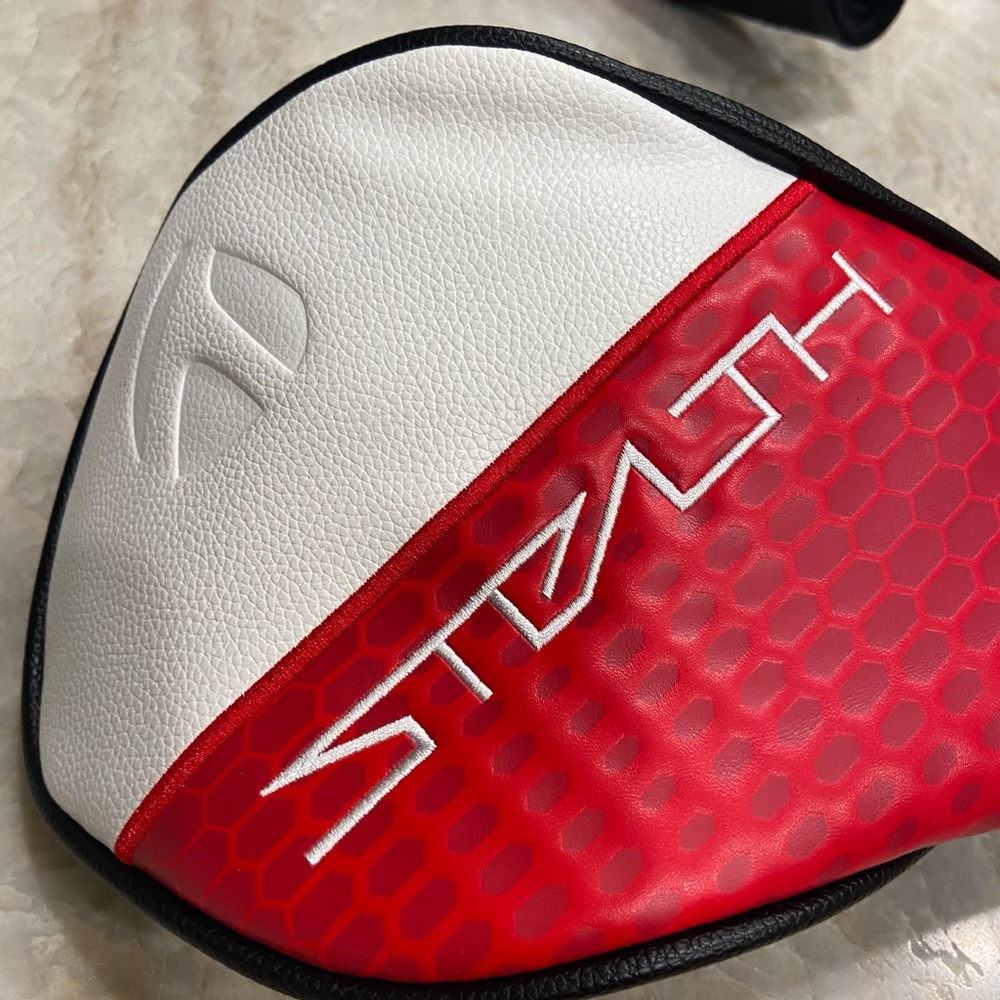TaylorMade Stealth Driver Cover - never used and in excellent condition
